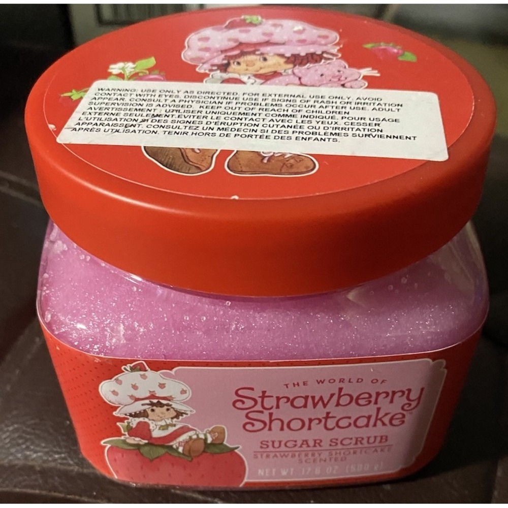 New STRAWBERRY SHORTCAKE - Strawberry Shortcake Scented Sugar Scrub - 17.5 oz